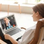 Vse več ljudi se naroča na online psihoterapijo online psihoterapija